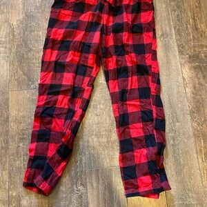 Old Navy red tartan pajama pants. Great condition. Size L.